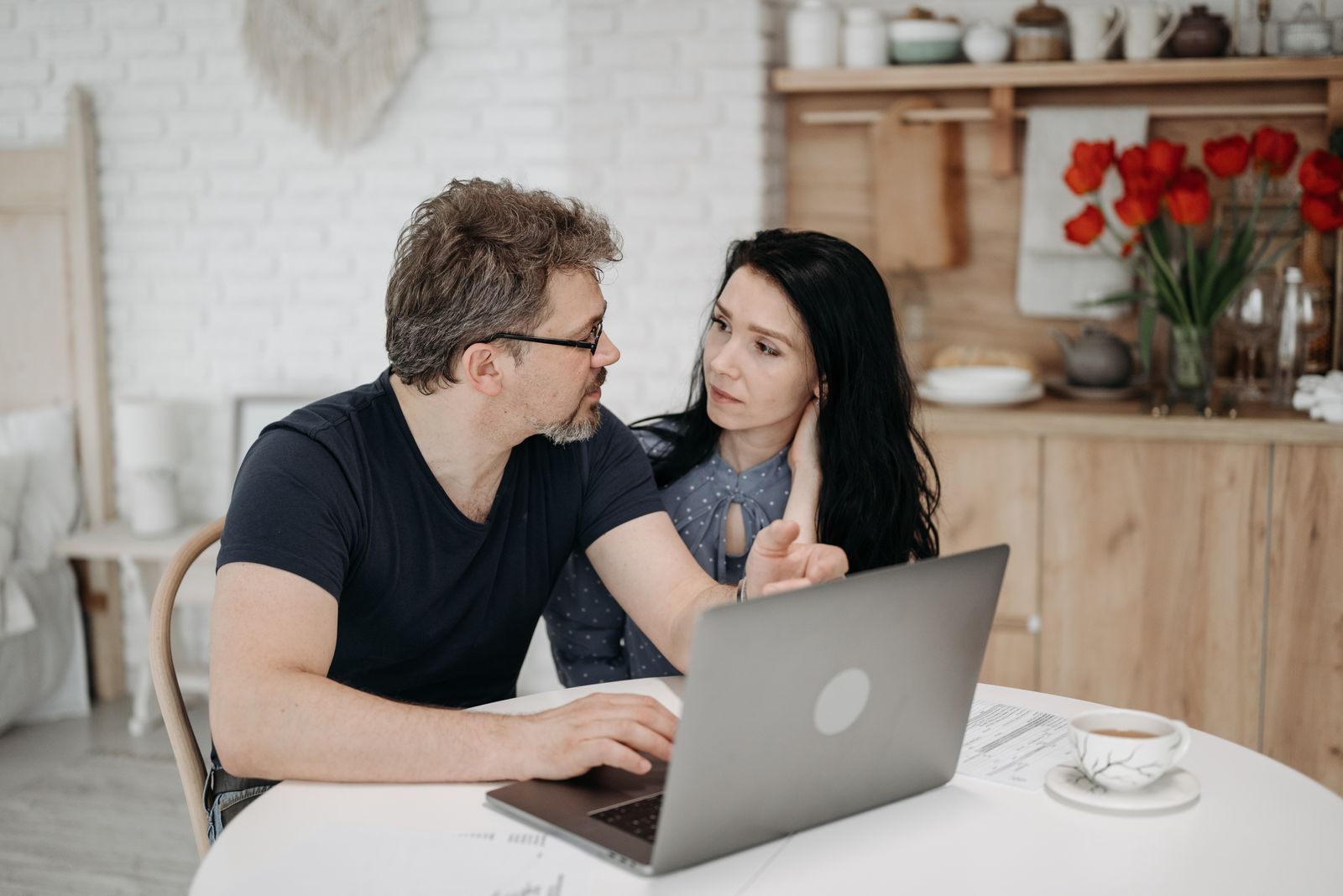 Couple comparing cruise prices together on a laptop
